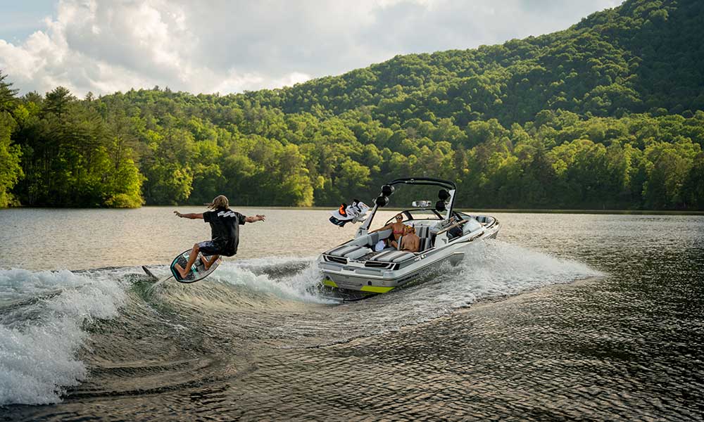 Wake Boats in Dubai
