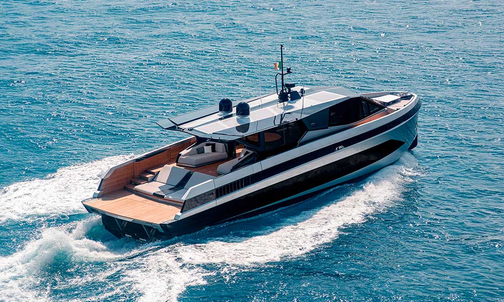 Buy yachts with hardtop