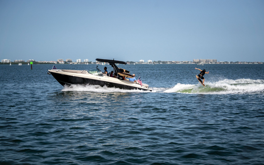 Chris-Craft Launch 28 GT: the Future is Here