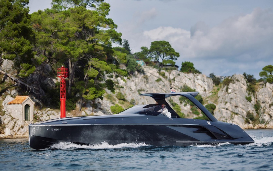 Frauscher 1414 Demon: Your Gateway to Aquatic Adventure Frauscher 1414 Demon: Your Gateway to Aquatic Adventure