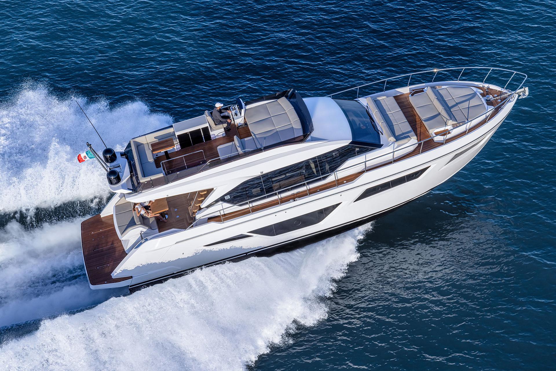 Ferretti 580: a three-room villa with a thrilling performance