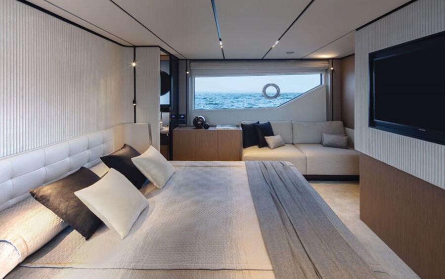 Ferretti-Yachts-720(3).jpg