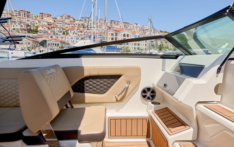 Sea Ray 230 SunSport - 2021 фото 1.3