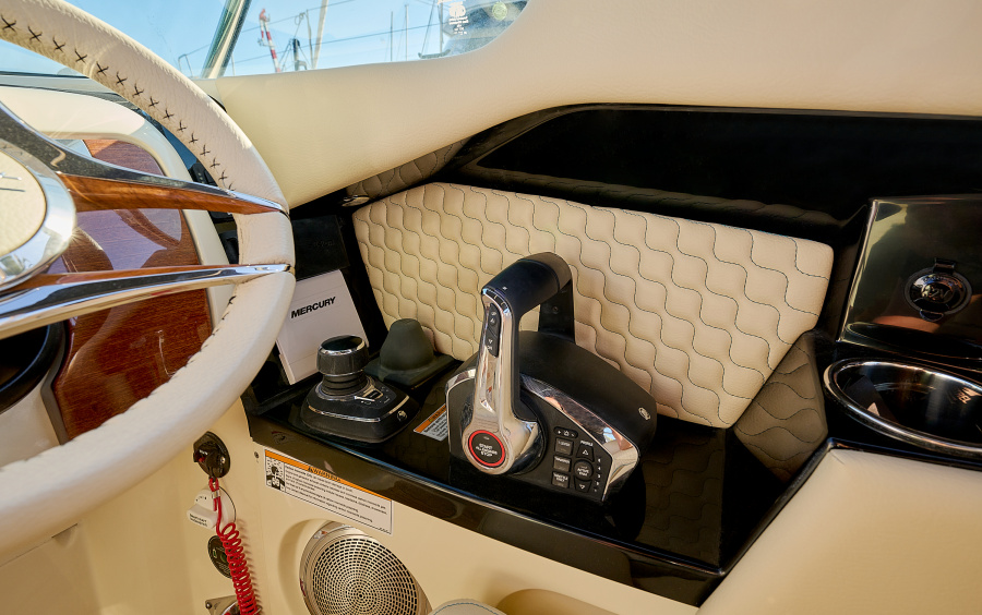 Chris-Craft Launch 31 GT (available in Montenegro) фото 2.14