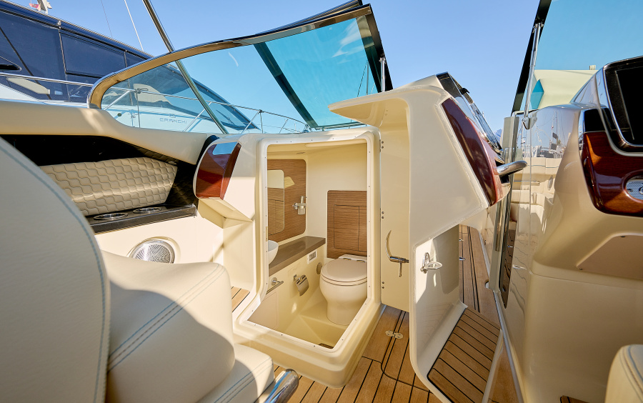 Chris-Craft Launch 31 GT (available in Montenegro) фото 2.11