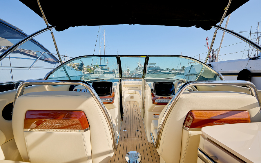 Chris-Craft Launch 31 GT (available in Montenegro) фото 2.3