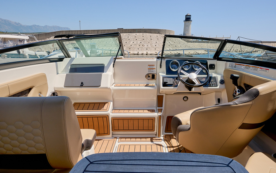 Sea Ray 230 SunSport - 2021 фото 1.8