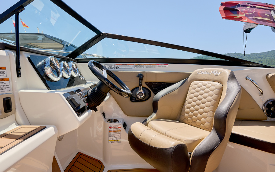 Sea Ray 230 SunSport - 2021 фото 1.4