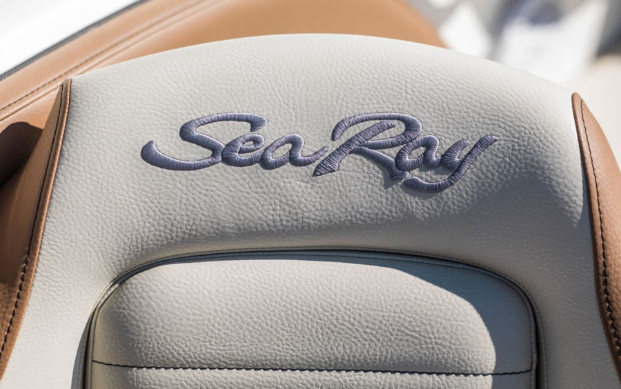Sea Ray  230 SunSport фото 2.10