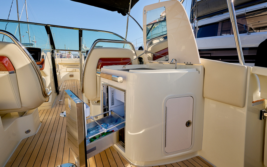 Chris-Craft Launch 31 GT (available in Montenegro) фото 2.7
